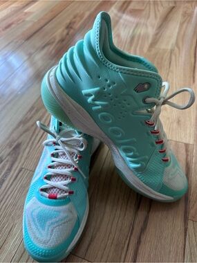 Women’s Moolah Basketball Sneakers in Mint Blue